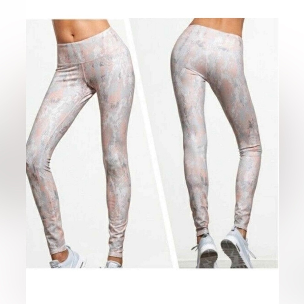 ALO Yoga Leggings - Picture 3 of 9